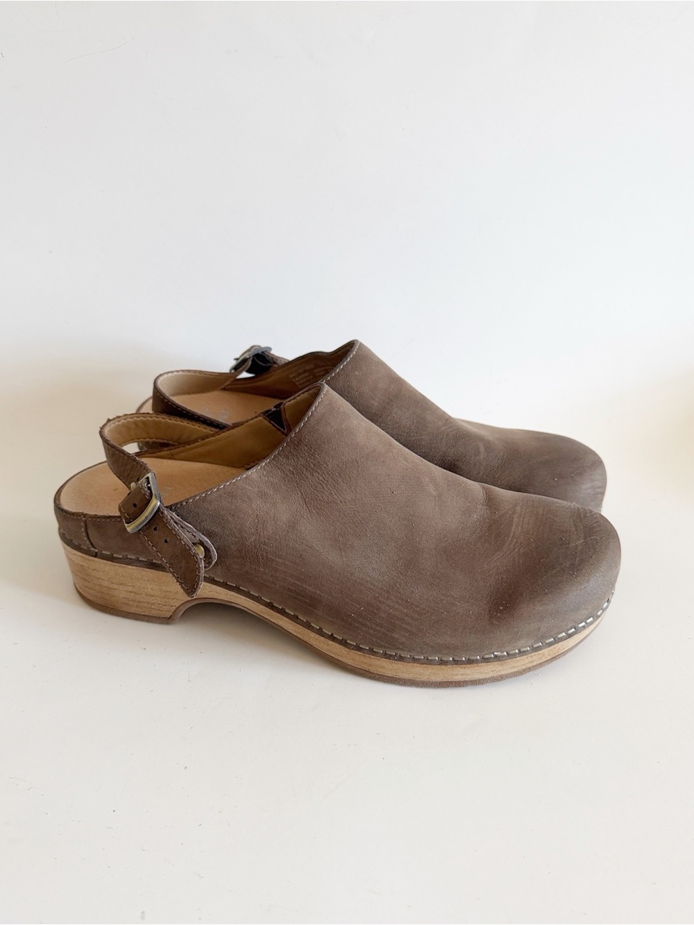 Dansko Berry Convertible Slip-on Slingback Nubuck Leather Clogs size 40 EU - Picture 2 of 11